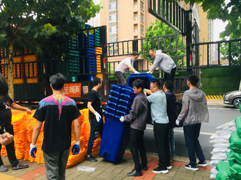势不可挡！为垃圾分类雨中坚守的半岛人点赞！